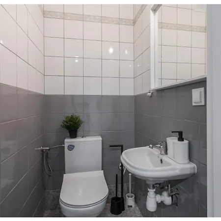 Privatunterkunft Earth - 15 Min To Old Town