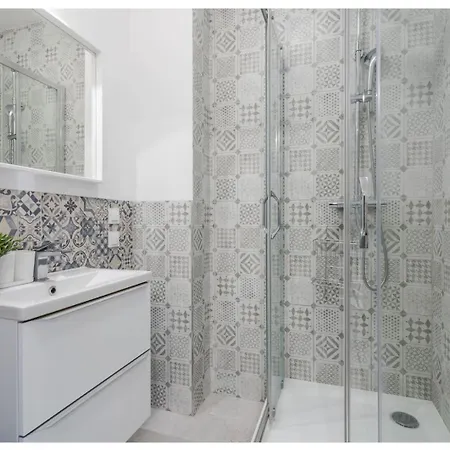 Privatunterkunft Earth - 15 Min To Old Town